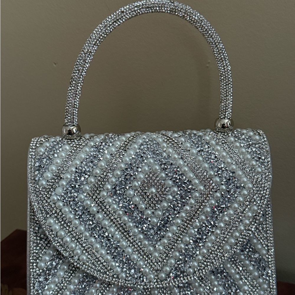 Elegant Silver and White Beaded Handbag